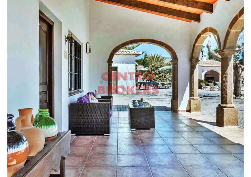 Rustykalna willa z basenem w Javea